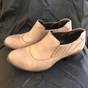 Born leather healed shoes